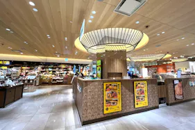 【博多マルイ】2階 カレンダリウムF06【食物販】店内入ってすぐで人通りの多いスペース、デジタルサイネージ完備