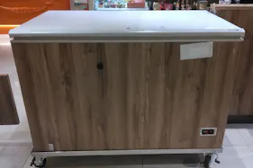 【博多マルイ】2階 カレンダリウムF06【食物販】店内入ってすぐで人通りの多いスペース、デジタルサイネージ完備