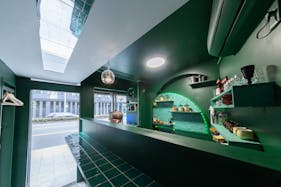 【桃谷駅10分】食物販やバー運営に最適な大通り沿いに面したカフェ設備がある飲食店営業許可証付きイベントスペース