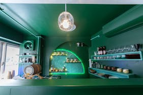 【桃谷駅10分】食物販やバー運営に最適な大通り沿いに面したカフェ設備がある飲食店営業許可証付きイベントスペース