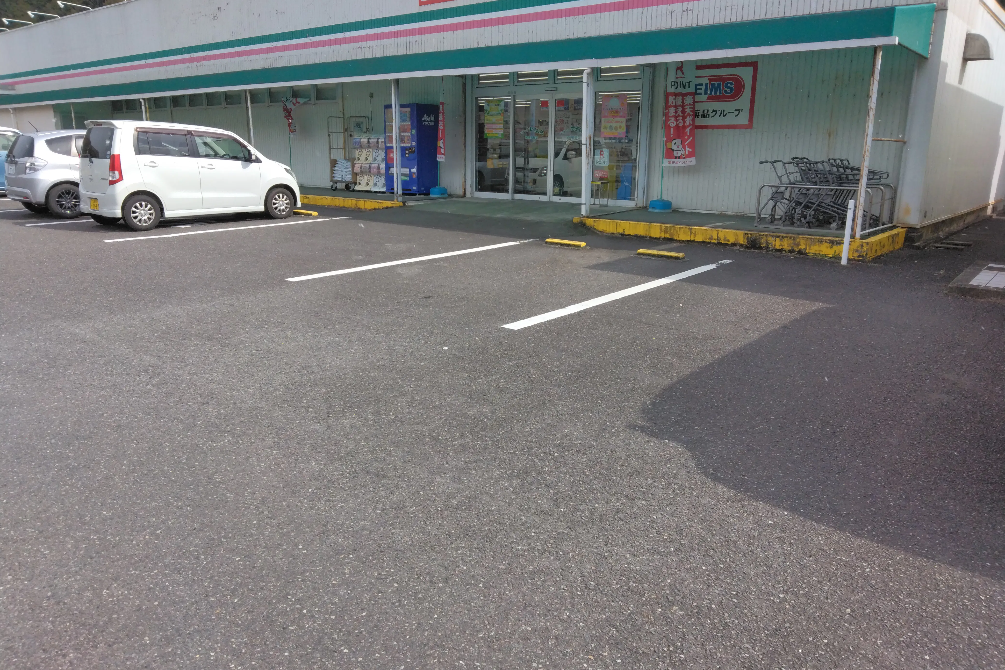 【ドラッグセイムス紀伊長島店】キッチンカー出店やプロモーション催事に最適なドラッグストアの駐車場イベントスペース
