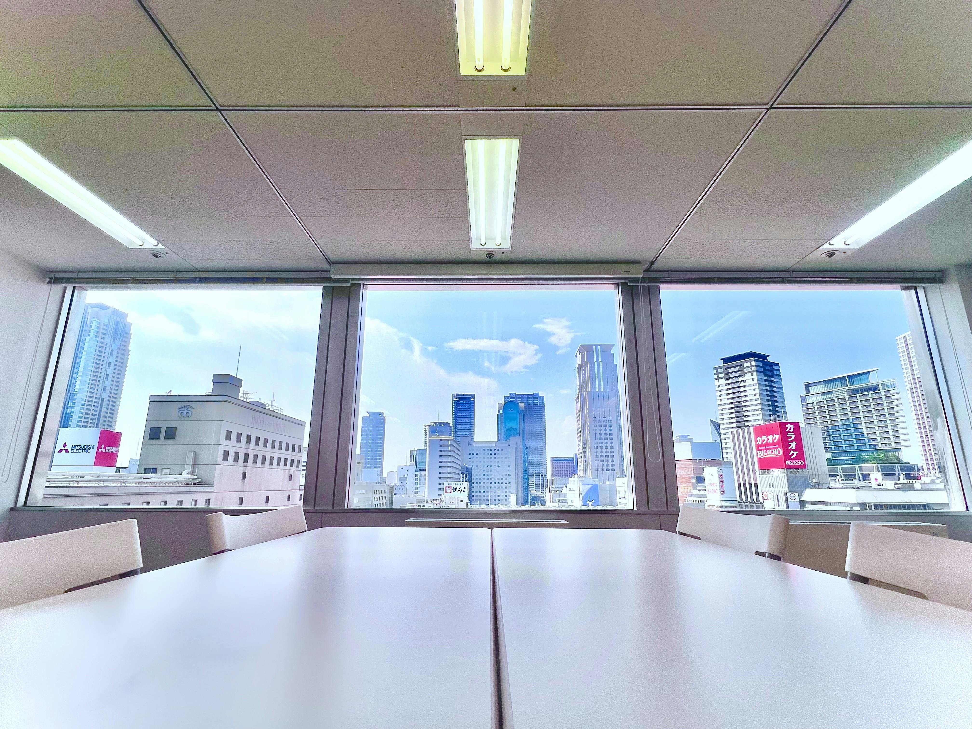 【大阪梅田駅直結/徒歩1分】会議・研修・試験会場・セミナーなどに適した90名程度収容可能なレンタルスペース