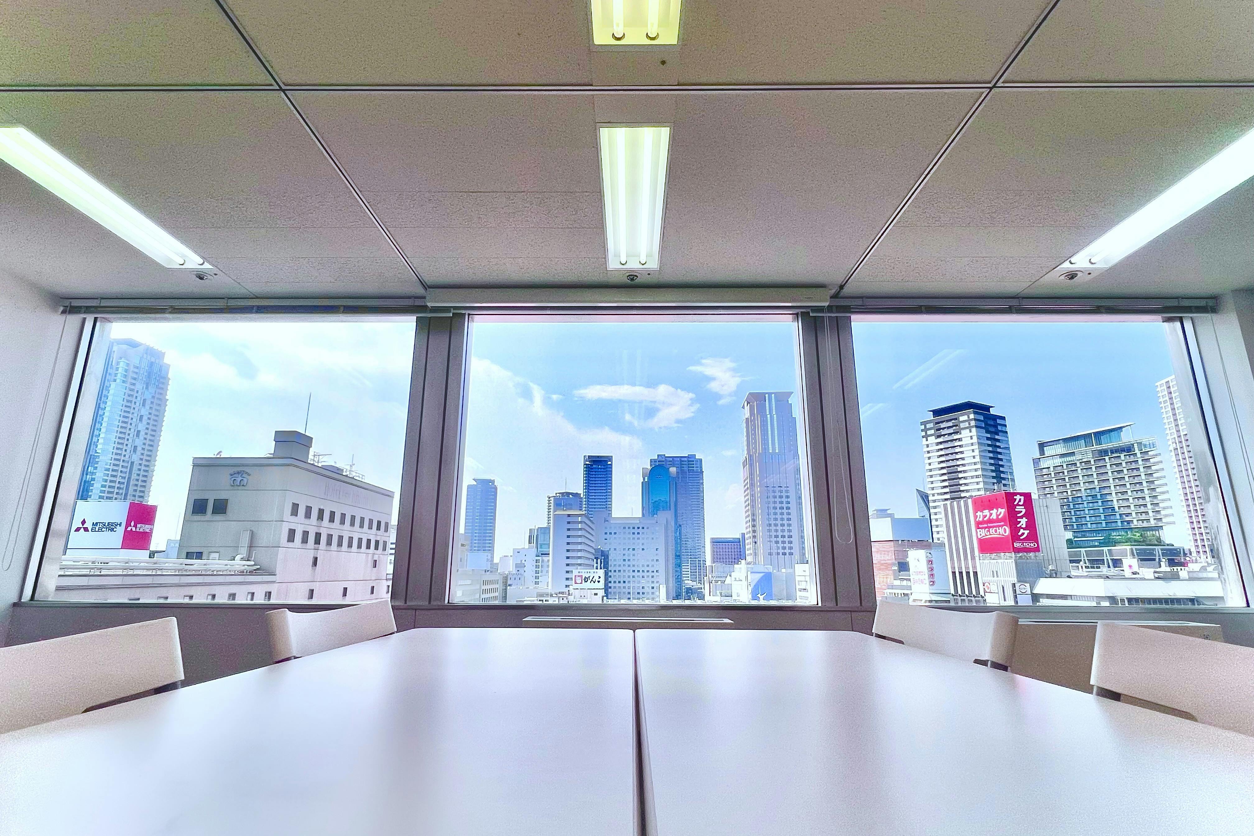 【大阪梅田駅直結/徒歩1分】会議・研修・試験会場・セミナーなどに適した90名程度収容可能なレンタルスペース