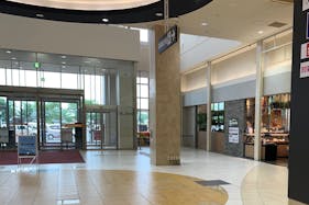 【イオンモール盛岡】中央入口柱①