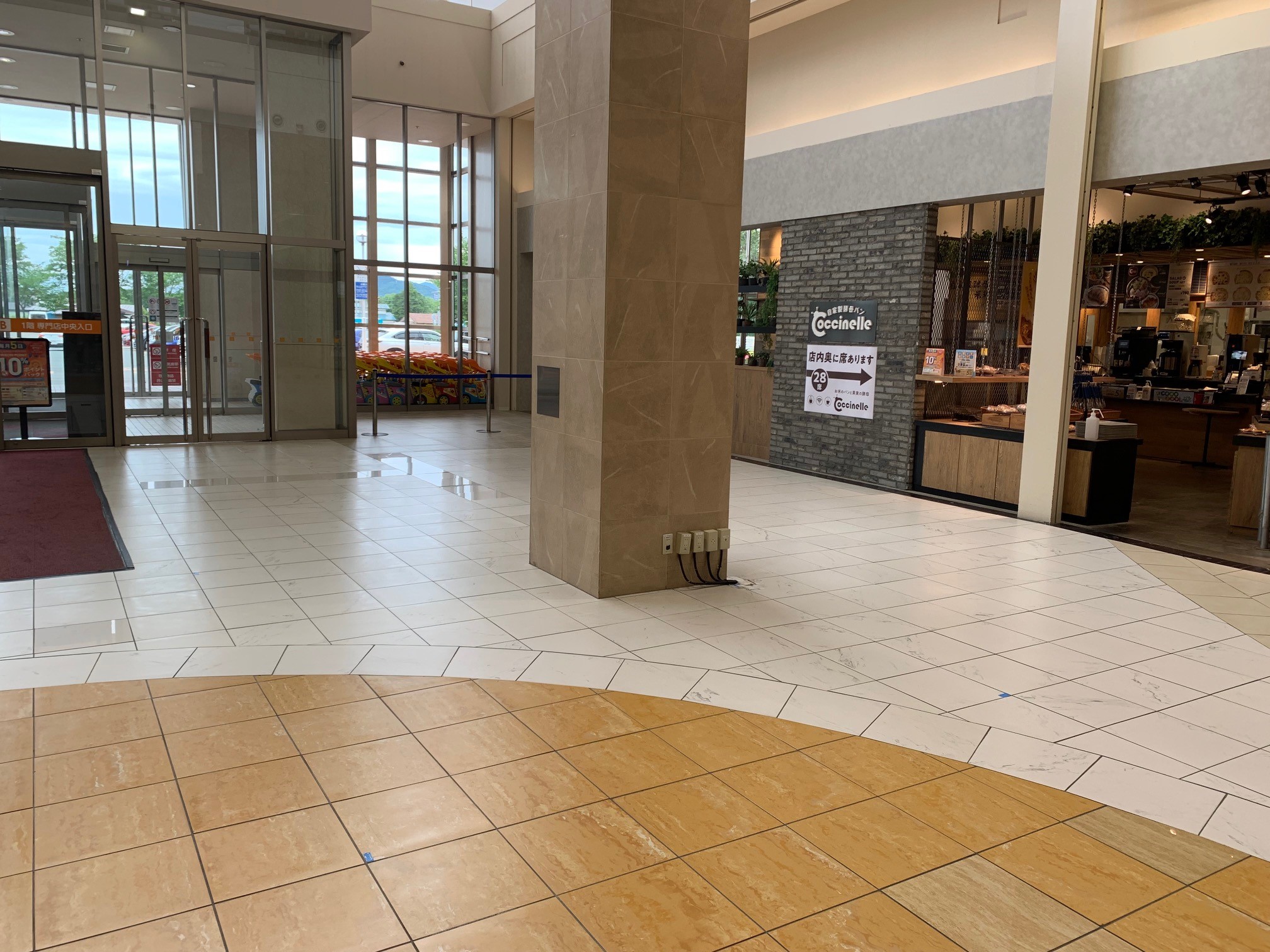 【イオンモール盛岡】中央入口2