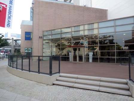 【神戸ハーバーランドｕｍｉｅ（ウミエ）】イベント会場「西入口ウッドデッキ」