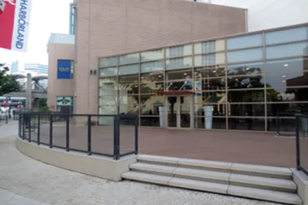 【神戸ハーバーランドumie(ウミエ)】イベント会場「西入口ウッドデッキ」