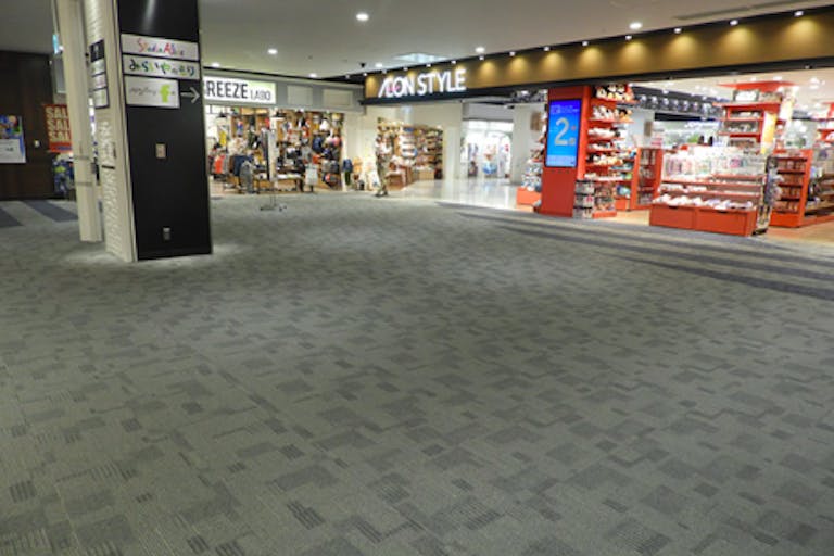 【イオンモール岡山】4F東Bエスカレーター前の画像1