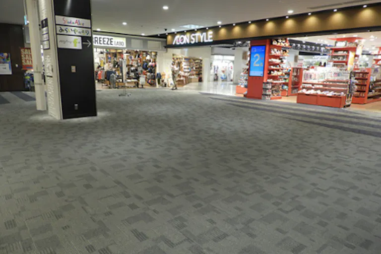 【イオンモール岡山】4F東Bエスカレーター前の画像1