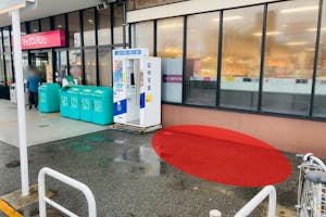 【マックスバリュ盛岡中屋敷店】各種プロモーションイベントや小規模物販に最適な店舗入口付近にあるイベントスペース