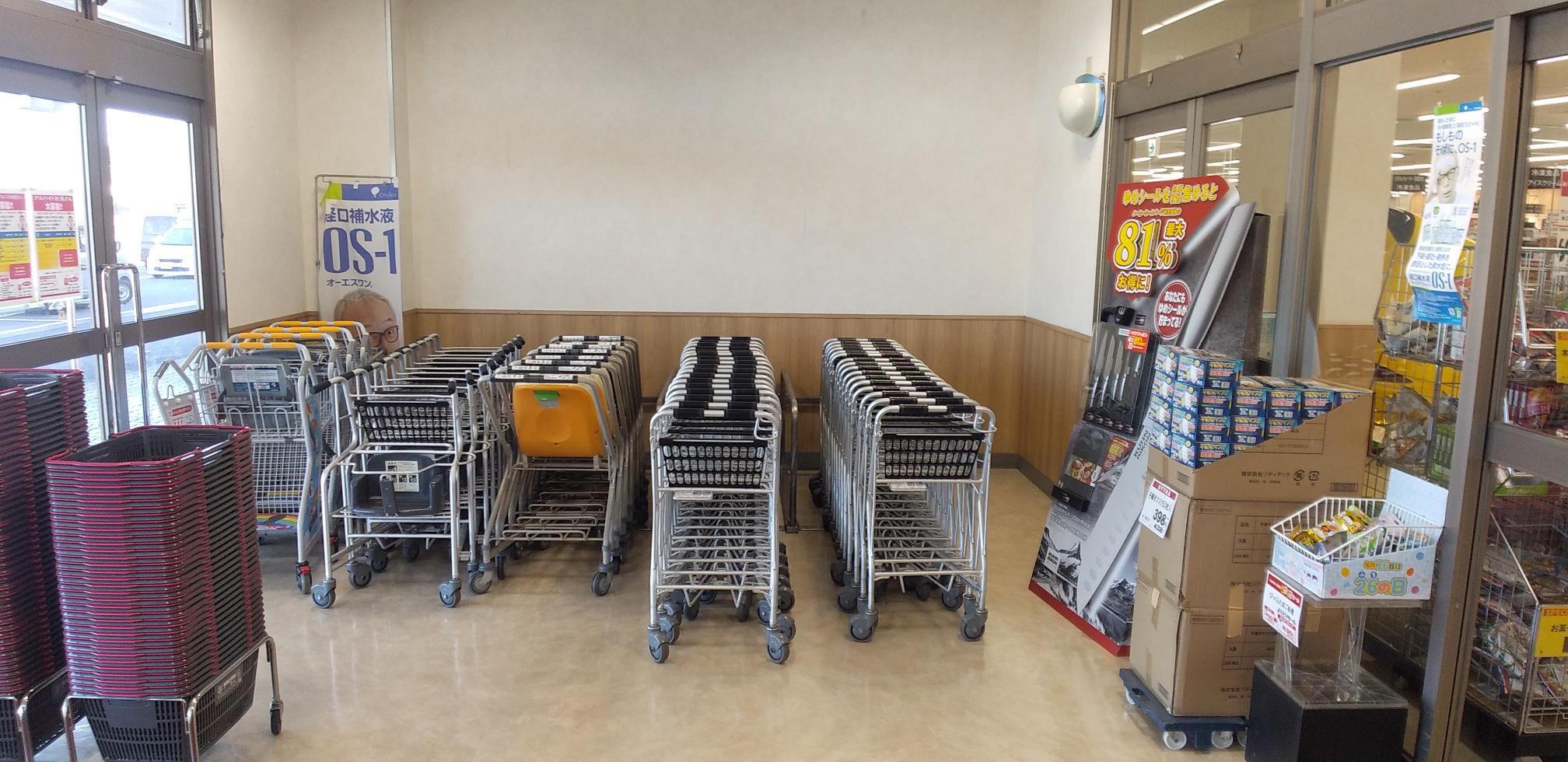 【ゆめマート 大刀洗】風除室（クリーニング側）　販促プロモーションや物販のポップアップストアにおすすめな催事イベントスペース