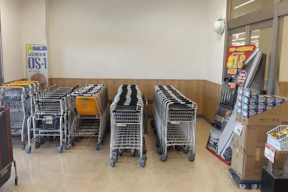 【ゆめマート 大刀洗】風除室(クリーニング側) 販促プロモーションや物販のポップアップストアにおすすめな催事イベントスペース