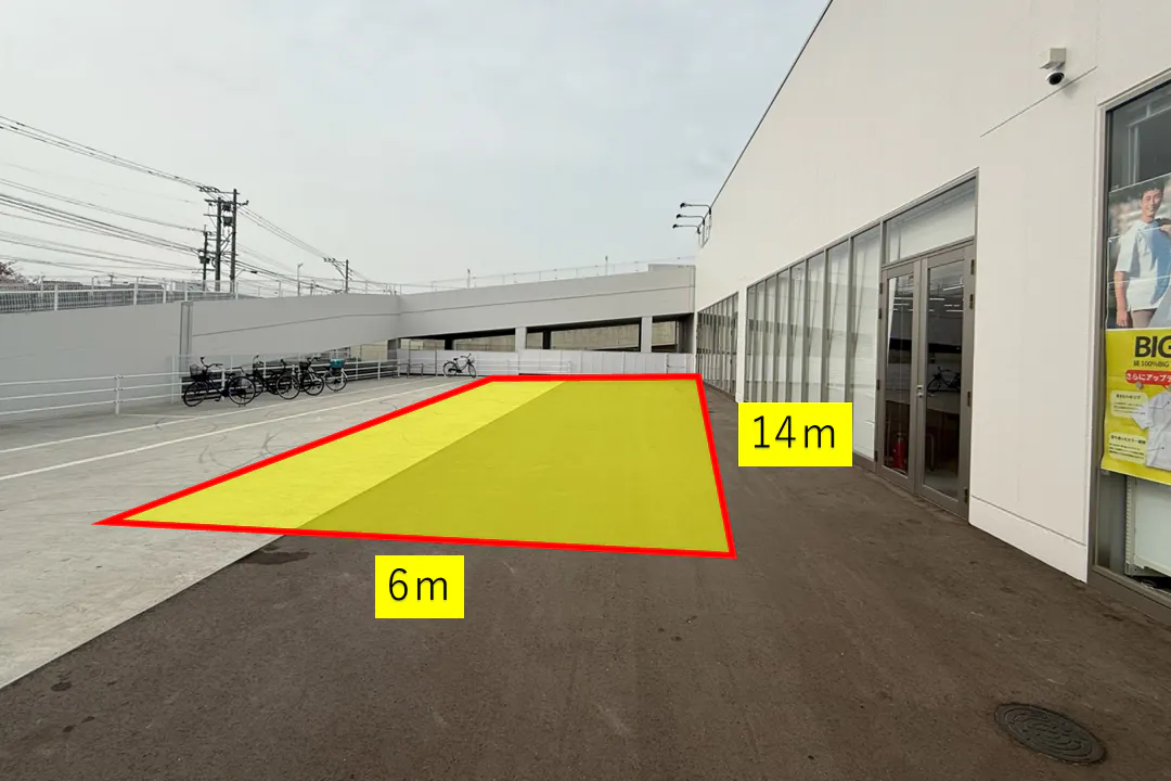 【スーパーセンタートライアル古賀花見店】【中スペース】1F駐車場前_キッチンカースペース横 ※電源なし