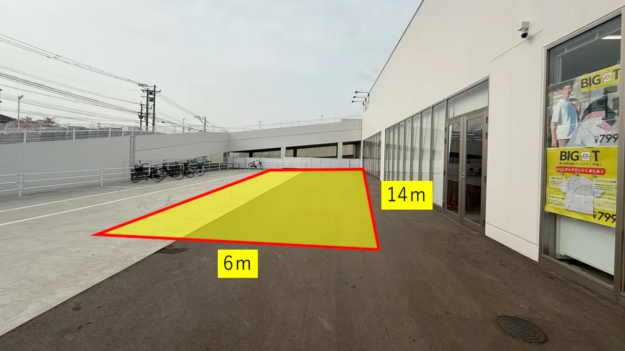【スーパーセンタートライアル古賀花見店】【中スペース】1F駐車場前_キッチンカースペース横 ※電源なし