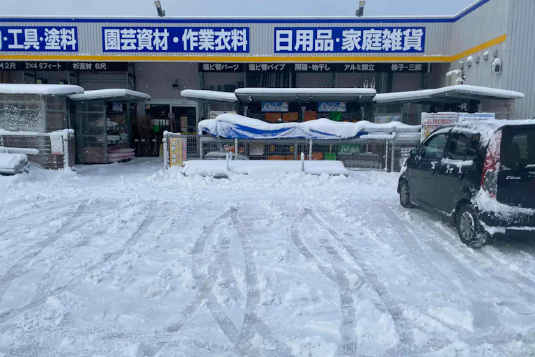 【ホームマート九戸店】屋外駐車場② キッチンカーの出店に最適なホームセンター内駐車場の屋外イベントスペースの画像1
