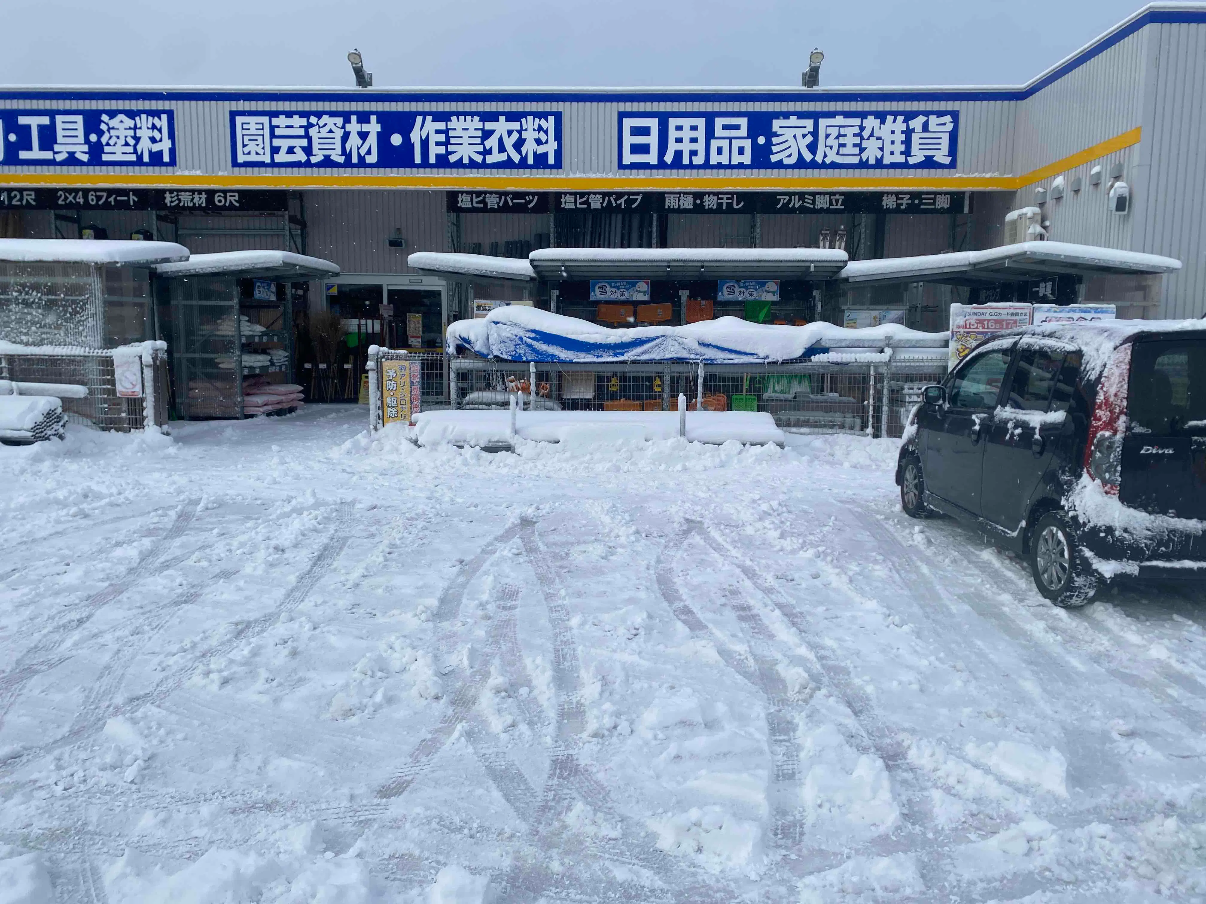 【ホームマート九戸店】屋外駐車場②　キッチンカーの出店に最適なホームセンター内駐車場の屋外イベントスペースの画像