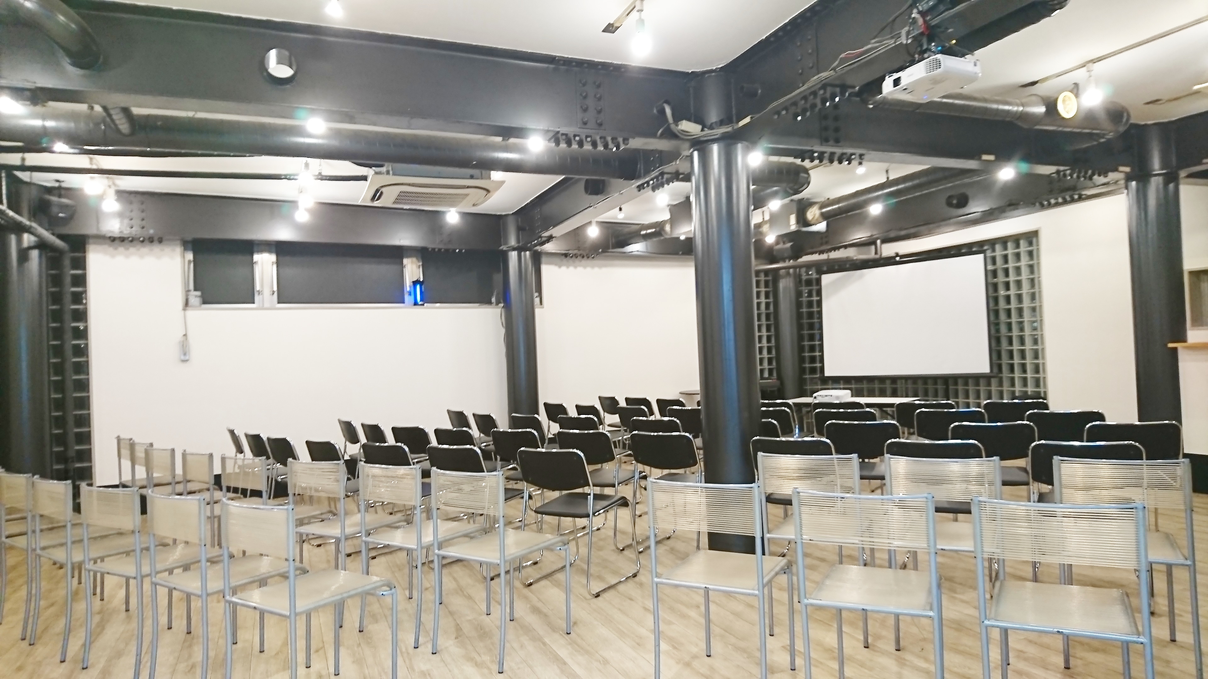 【明治神宮前(原宿)駅1分】ラフォーレ原宿裏通りの好立地！展示会、ポップアップ、チェキ会、控室などに最適です。