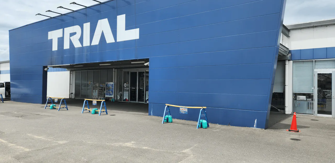 【スーパーセンタートライアル武雄富岡店】食物販やPR活動に最適な店内「風除室 スペース」