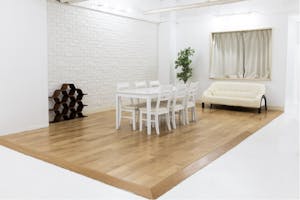 【曙橋駅1分】撮影に適した約80坪の白ホリ・1面壁が特徴の料理撮影用キッチンスタジオ