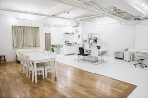 【曙橋駅1分】撮影に適した約80坪の白ホリ・1面壁が特徴の料理撮影用キッチンスタジオ