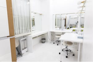 【曙橋駅1分】撮影に適した約80坪の白ホリ・1面壁が特徴の料理撮影用キッチンスタジオ