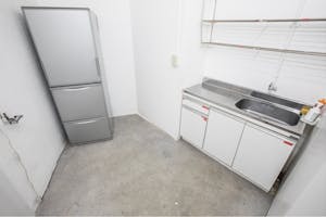 【曙橋駅1分】撮影に適した約80坪の白ホリ・1面壁が特徴の料理撮影用キッチンスタジオ