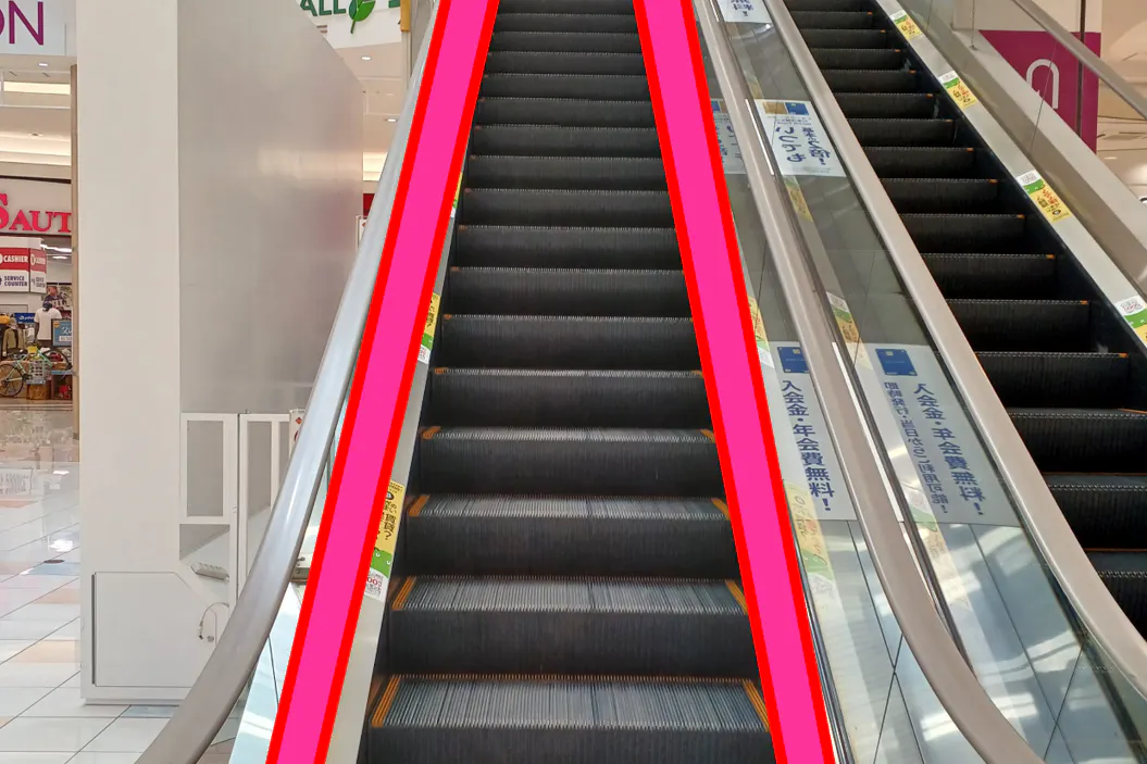 【イオンモール太田】モール内広告 エスカレーター