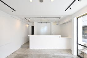 【赤坂駅6分】ポップアップストアや展示会に最適な、天神エリアにある自然光が差し込む開放的な路面スペース