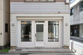 【赤坂駅6分】ポップアップストアや展示会に最適な、天神エリアにある自然光が差し込む開放的な路面スペース