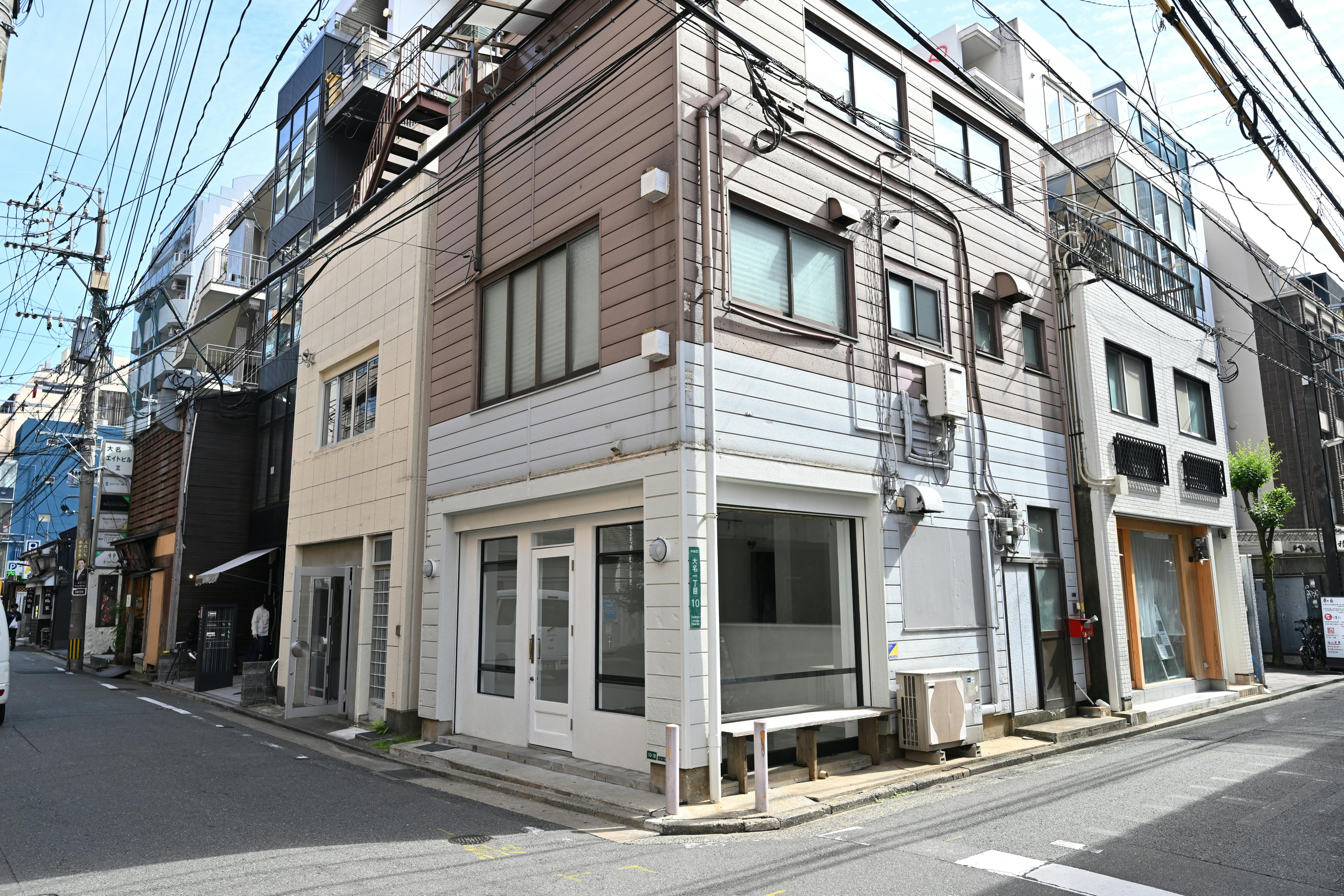 【赤坂駅6分】ポップアップストアや展示会に最適な、天神エリアにある自然光が差し込む開放的な路面スペース