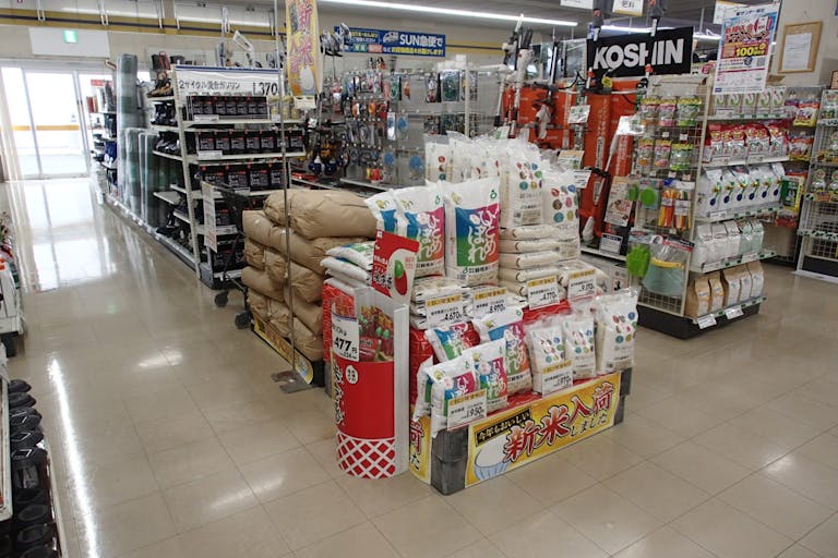 【サンデー花巻店】屋内レジ前 食物販やプロモーション等の出店に最適なホームセンター店内のイベントスペースの画像1