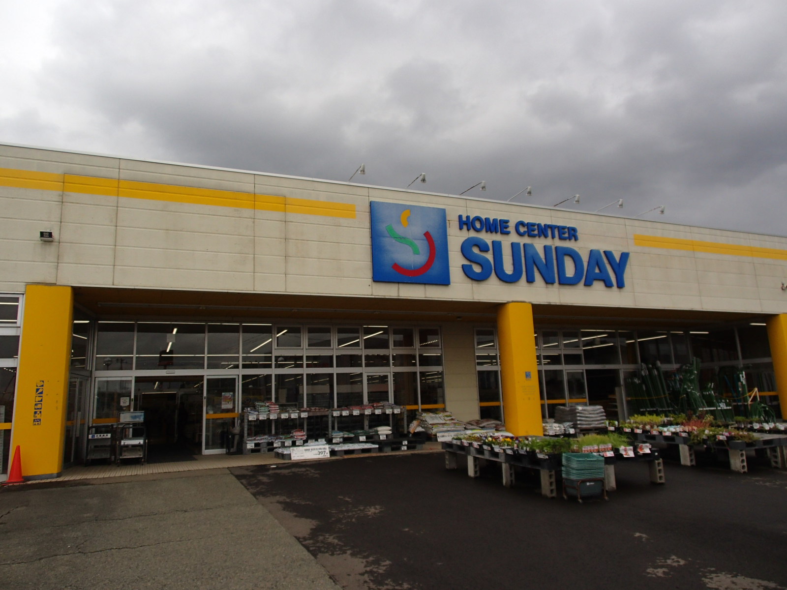 【サンデー花巻店】屋内レジ前　食物販やプロモーション等の出店に最適なホームセンター店内のイベントスペース