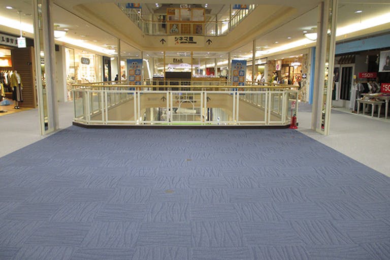 【イオンモール岡崎】ウエスト2F ブリッジ(ワンズテラス前 北側)(LAN有)の画像1