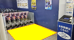 【スーパーセンタートライアル唐津中原店】PR活動に最適な店内「風除室 スペース」