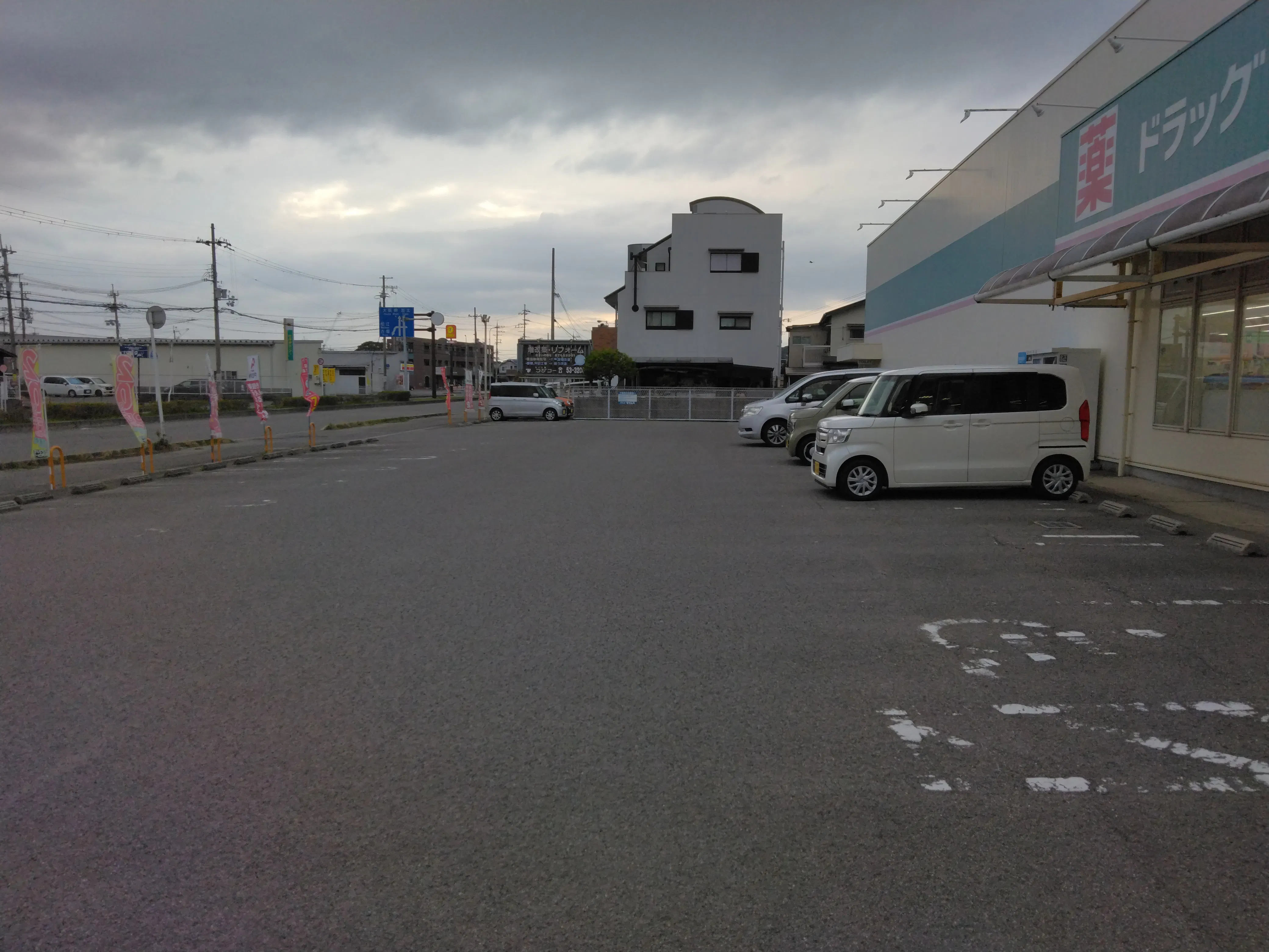 【ドラッグセイムス西脇店】キッチンカー出店やプロモーション催事に最適なドラッグストアの駐車場イベントスペース