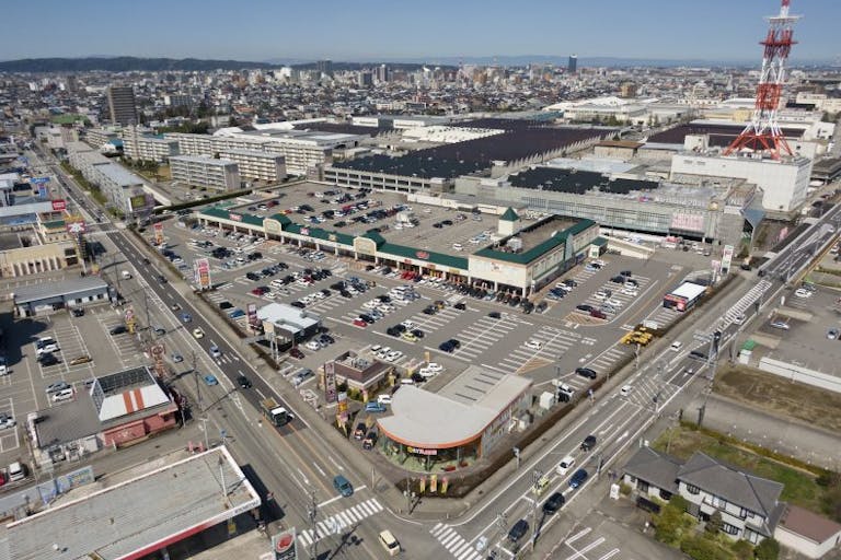 【グリーンモール山室】キッチンカー等の移動販売に最適な商業施設敷地内にある屋外イベントスペースの画像2