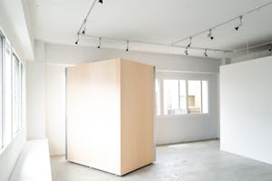 【明治神宮前〈原宿〉駅8分】展示会やポップアップストアに最適な白を基調としたスペース