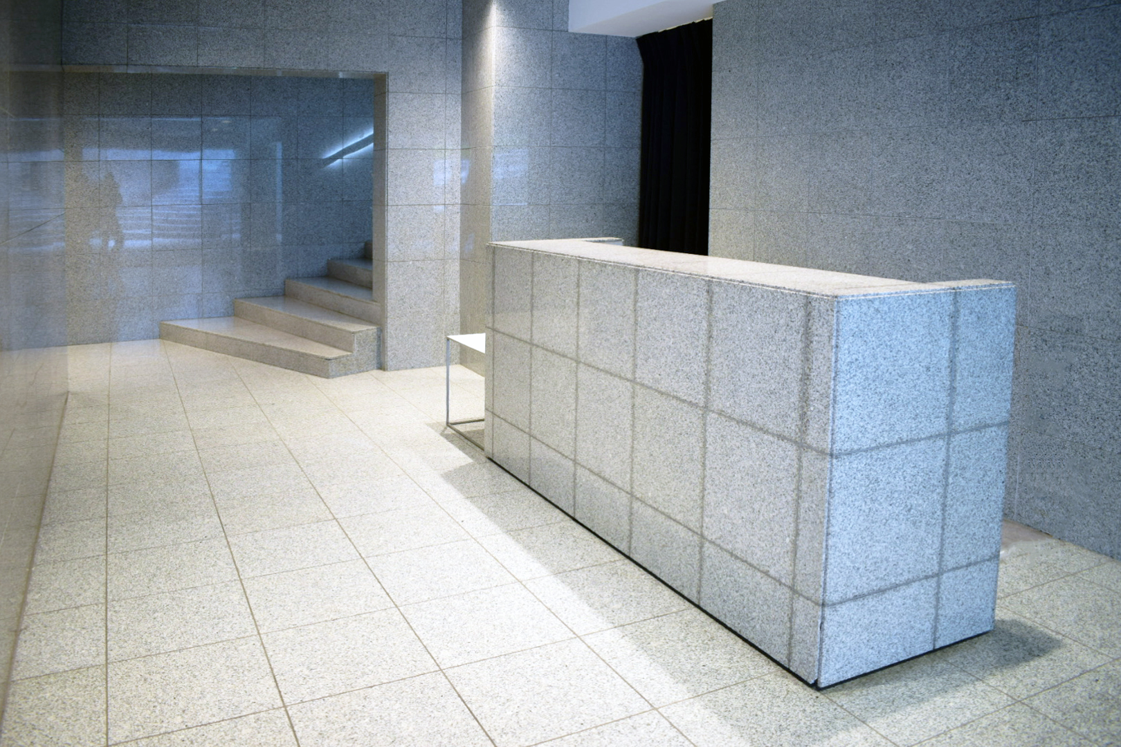 1F エントランス（クローク付）