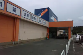 【ミスターマックス 伊万里店】店頭左側 販促プロモーションや物販用途に最適な総合ディスカウントストアの催事イベントスペース