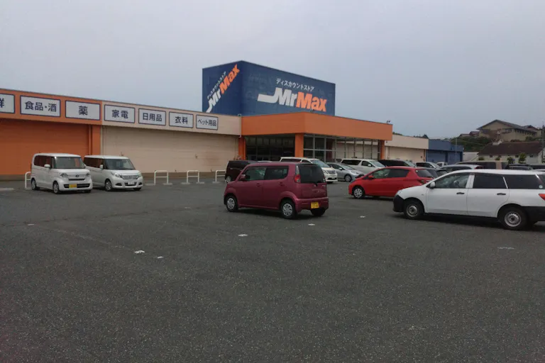 【ミスターマックス 伊万里店】店頭左側 販促プロモーションや物販用途に最適な総合ディスカウントストアの催事イベントスペースの画像4