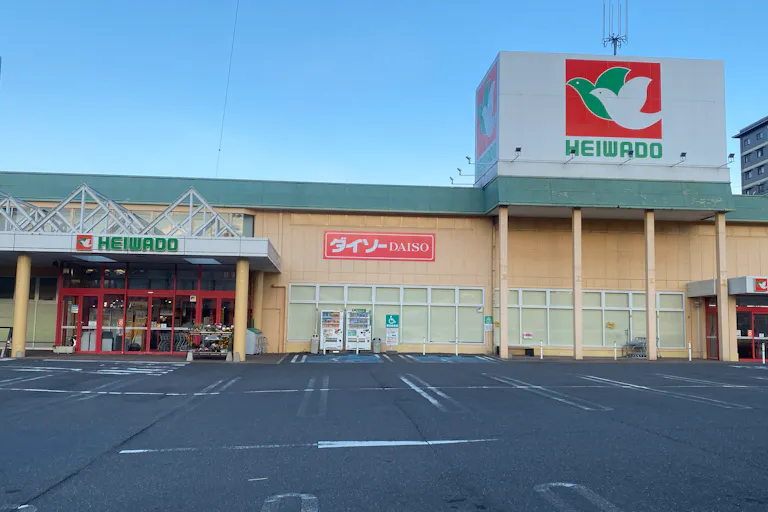 【平和堂甲西店】各種プロモーションや物販に最適なスーパー内の屋外イベントスペースの画像1