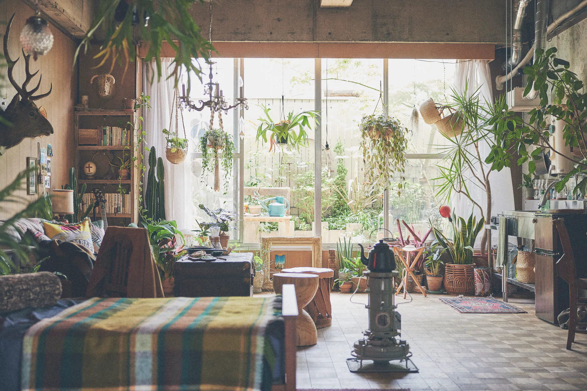 【三軒茶屋駅2分】CMやミュージックビデオ、ファッション系の撮影に最適な、山の暮らしをイメージした路面スタジオ