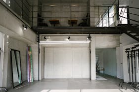 【恵比寿駅5分】展示会やポップアップ、撮影などに適したスタイリッシュな打放しの建物の中にあるイベントスペース