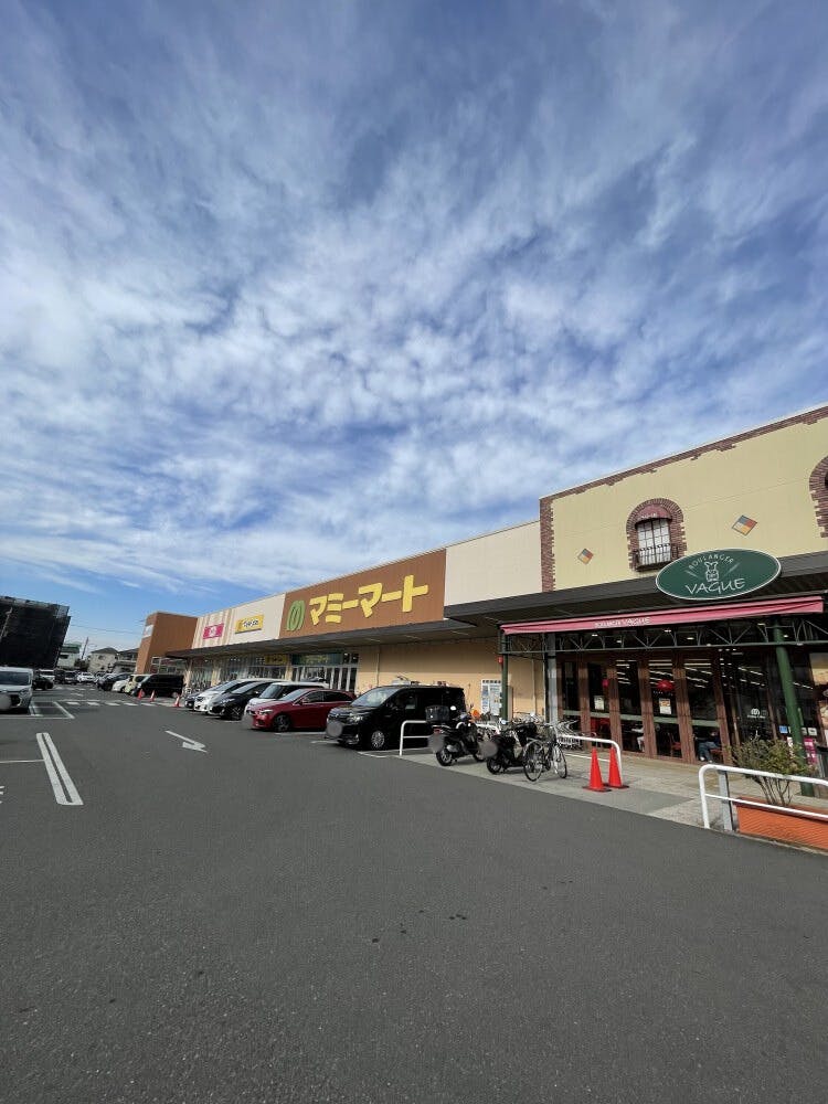 【マミーマート松戸新田】プロモーションに利用可能な店舗入口自動ドア右側の軒下スペース