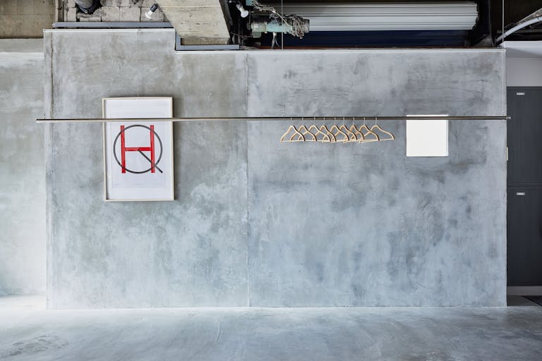 展示会や祭事の際は吊るしラックも使用できます。