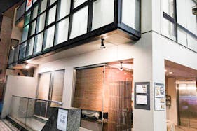 【南阿佐ケ谷駅3分】24時間営業!深夜練習に最適!!演劇稽古やワークショップ、白壁を利用した撮影会場に適した駅近で備品充実のレンタルスタジオ