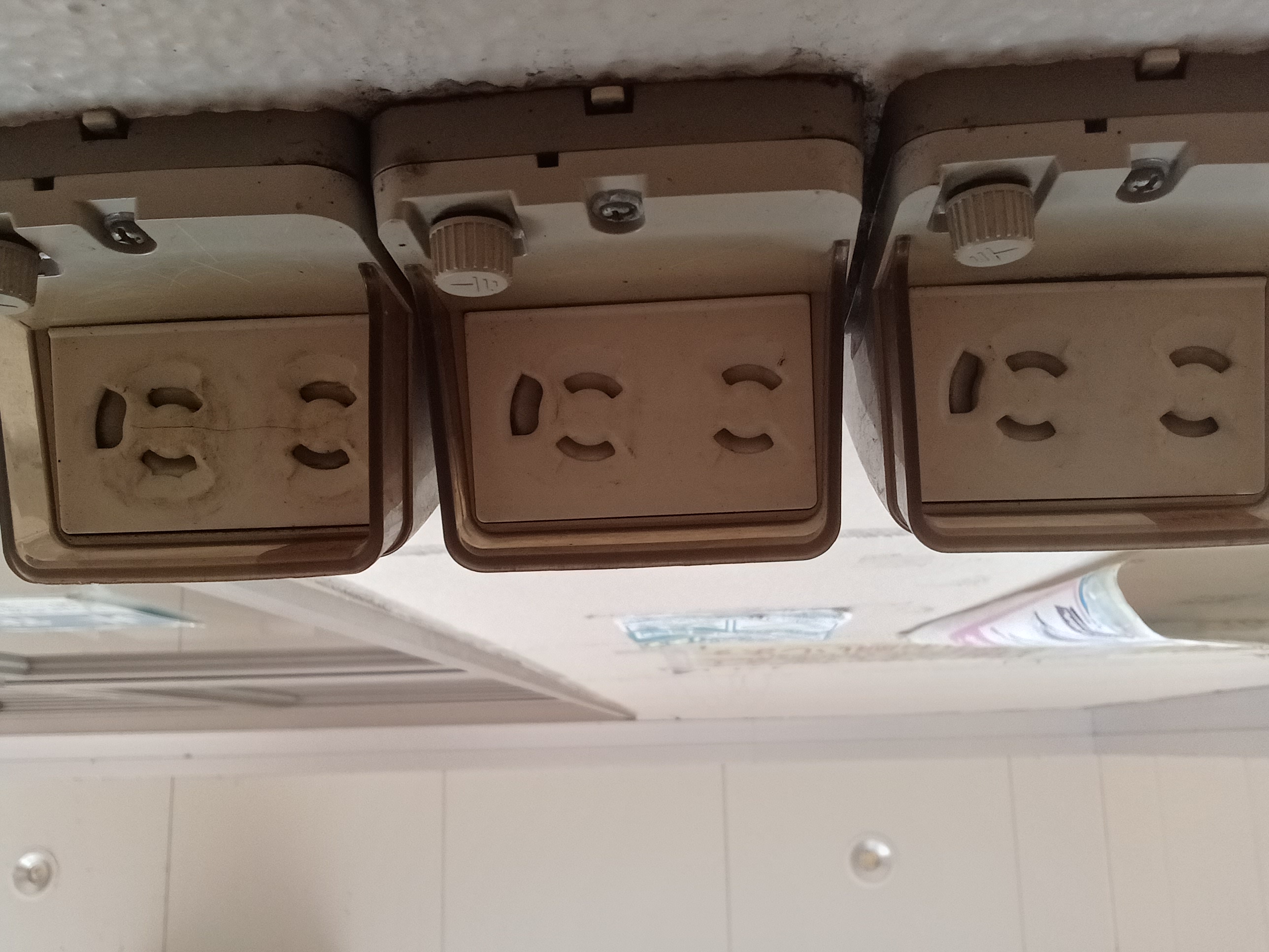 【レガネット飯倉】ピロティ下 販促プロモーションや物販に最適なスーパー屋外催事イベントスペース