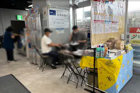 【メガセンタートライアル日向店】PR活動や食物販に利用可能な 1F風除室前イベントスペース