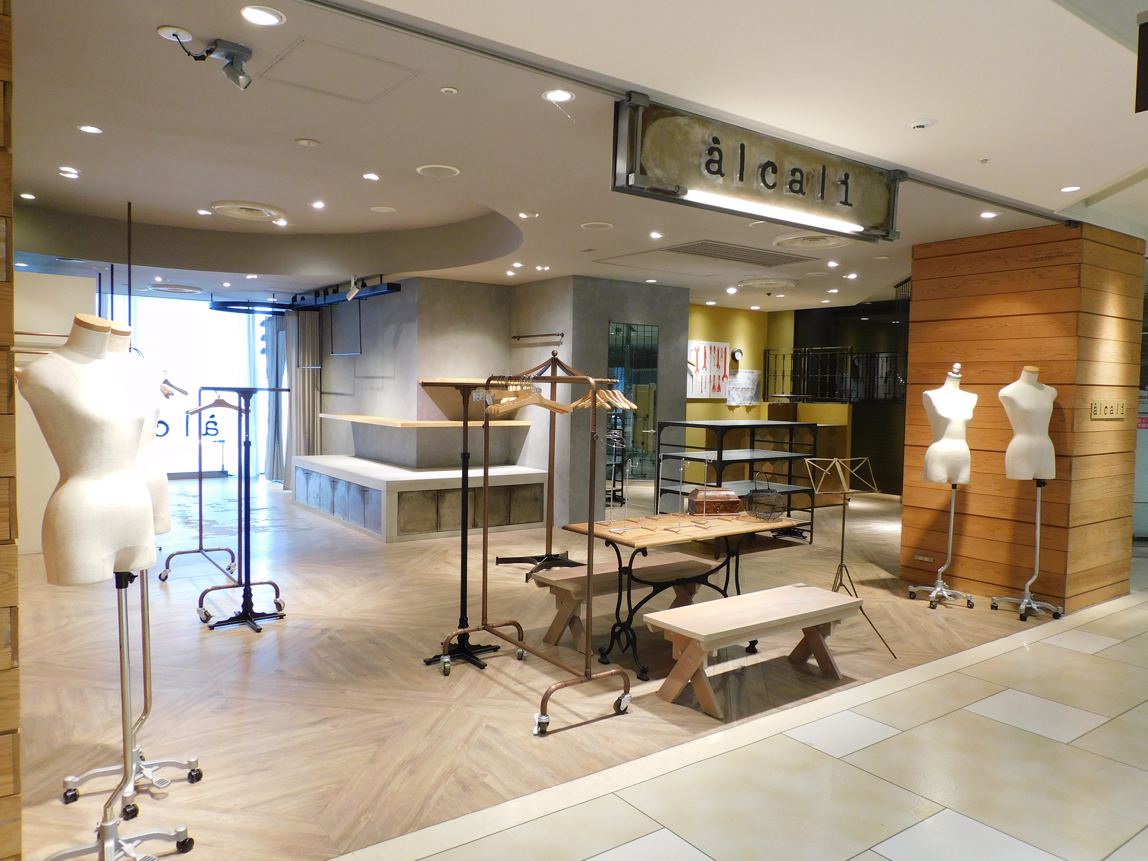 【マリエとやま】ポップアップ利用に適した館内出入口横のイベントスペースの画像2