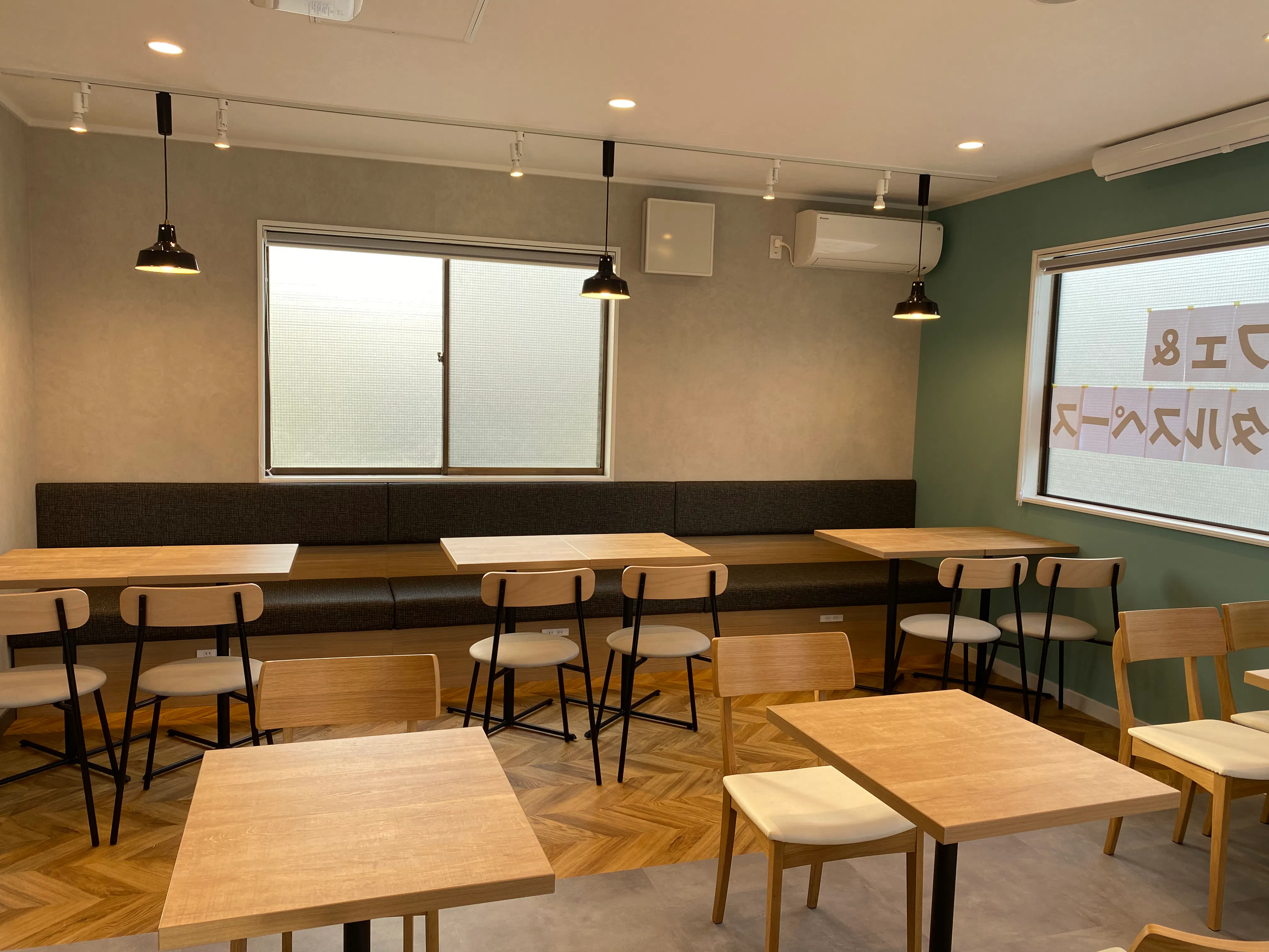 【龍ケ崎市駅徒歩5分】会議、ワークショップ、懇親会などに最適なミニキッチン付きスペース!2023年3月9日新規OPEN!